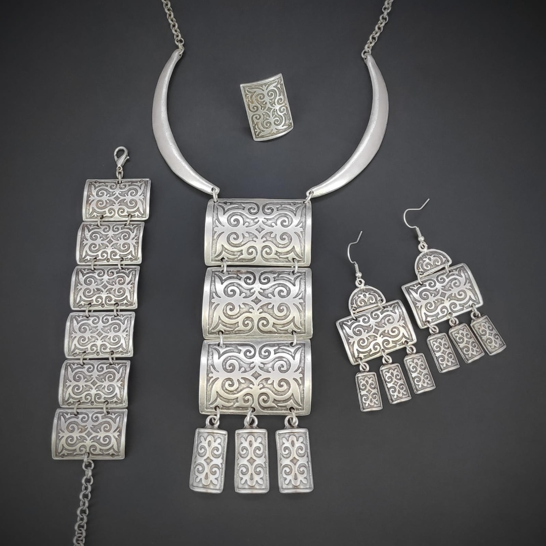 TOMIRIS COLLECTION медицинская сталь, без вставок