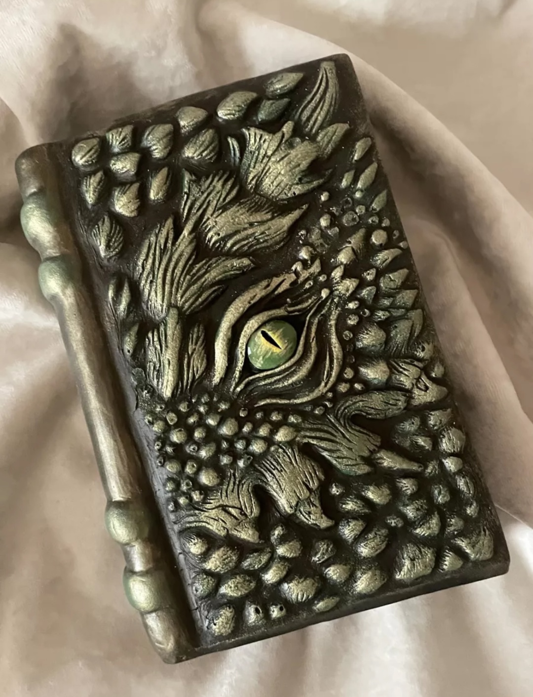 Книга Василиска Гарри Потер, гипс