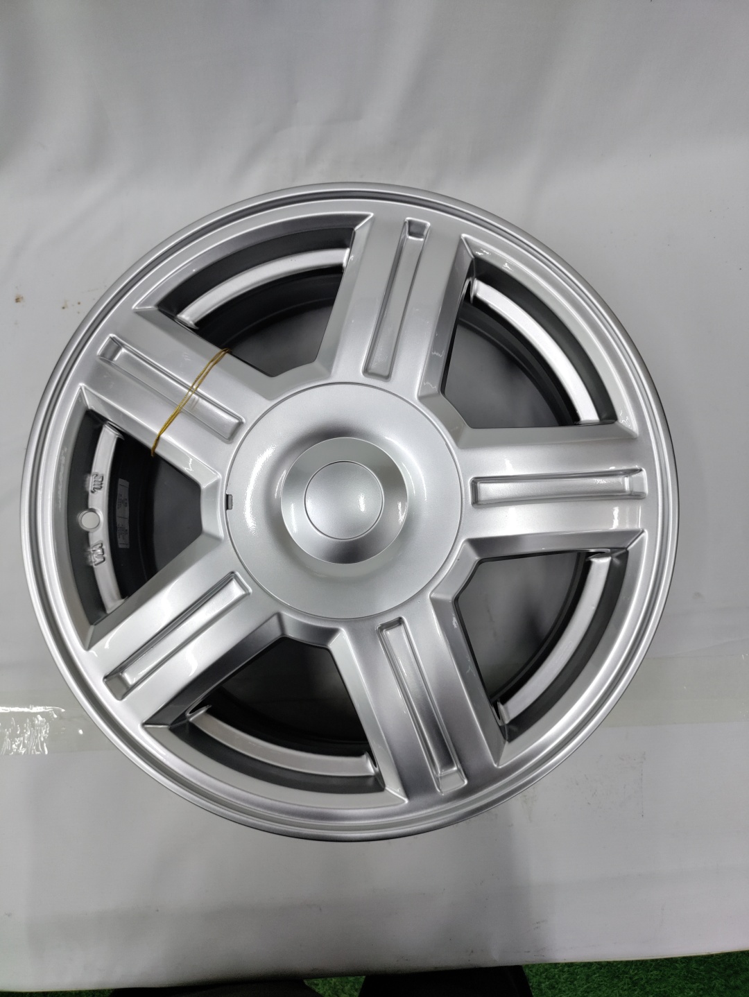 LKN 0554 6x15/4x98 D58.6 ET35 серебристый