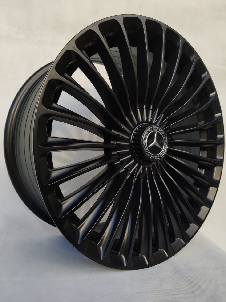 Mercedes-Benz 1885 8.5x18/5x112 D66.6 ET35 4 диска черный