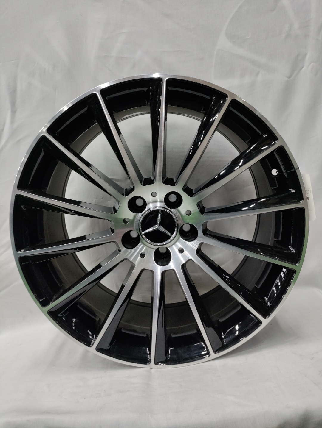 LKN Lkn8234 8.5/9.5x19/5x112 D66.5 ET38.43 серебристый, черный