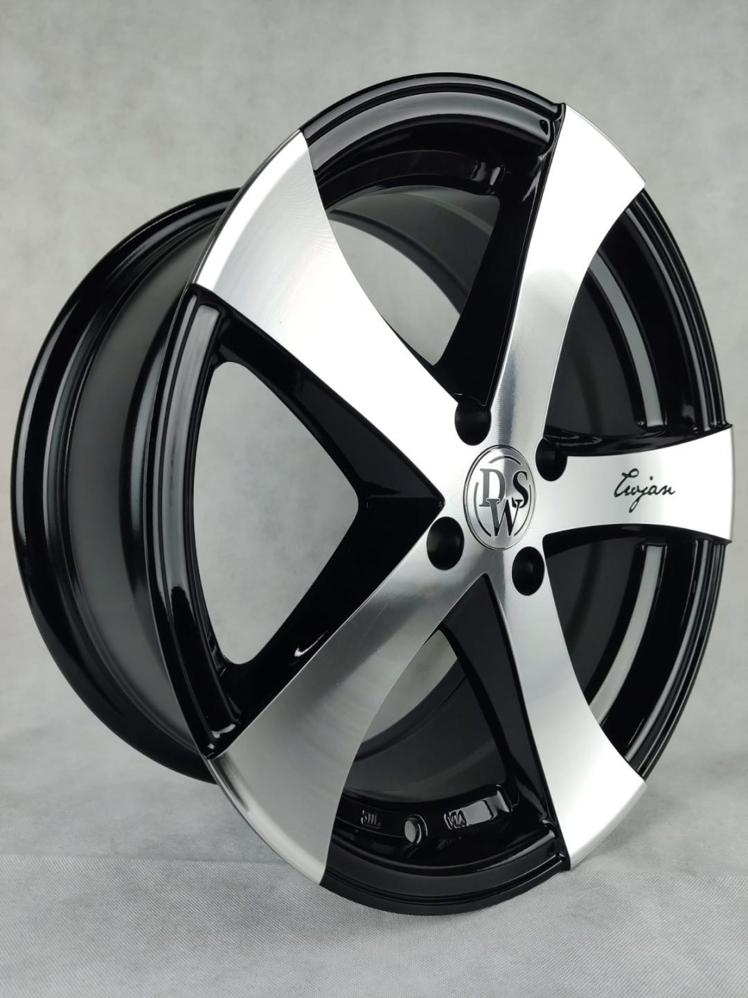 DWS L1842 7x16/4x100 D67.1 ET30 черный