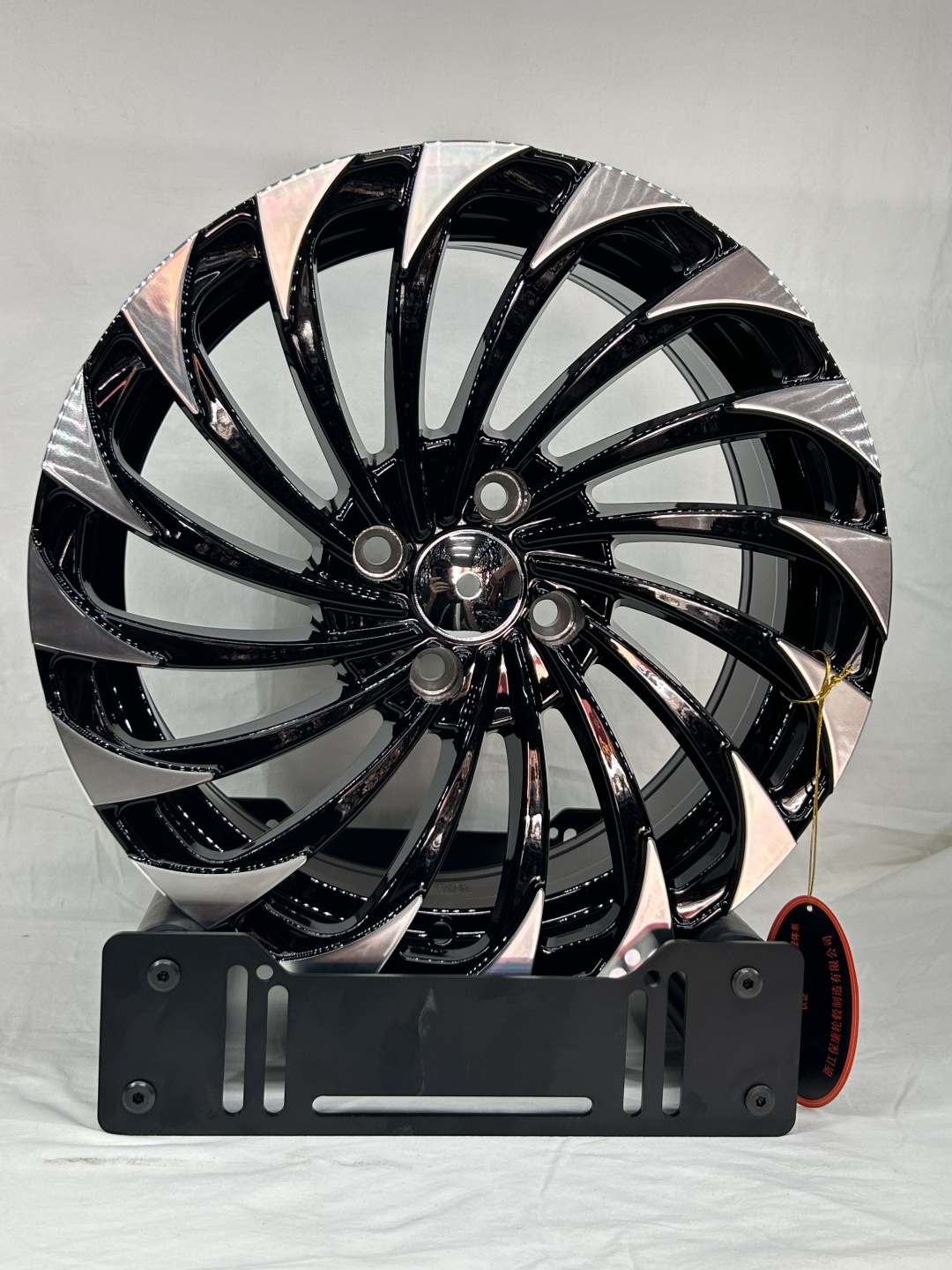 LKN Lkn1321 7x16/4x100 D67.1 ET35 4 диска черный, серебристый