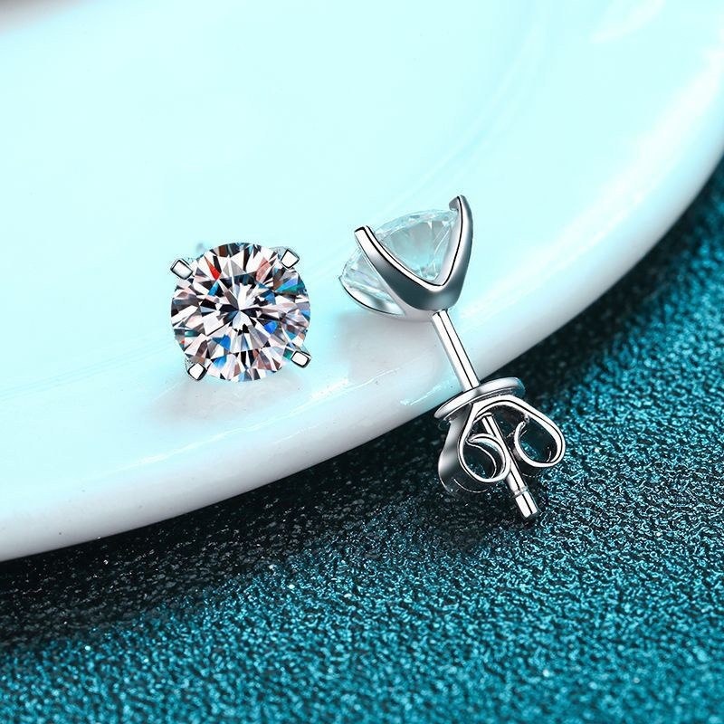 Пусеты Ipekyolu Jewellery муассанит 1 карат 0675-76-280623AY вес 3 г серебро, муассанит