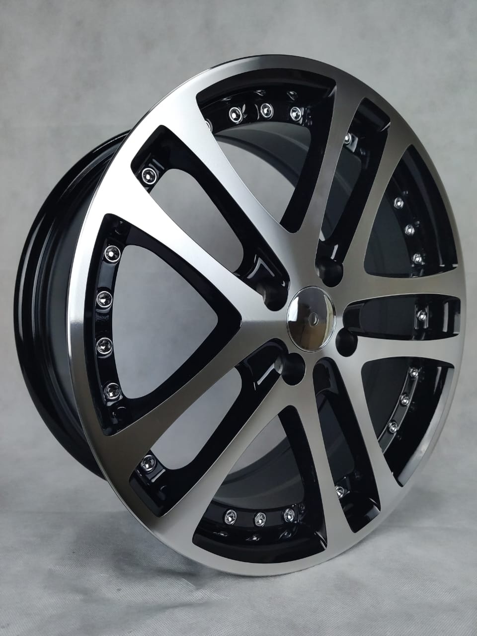 DWS L1133 6.5x16/4x98 D58.6 ET35 черный, серебристый