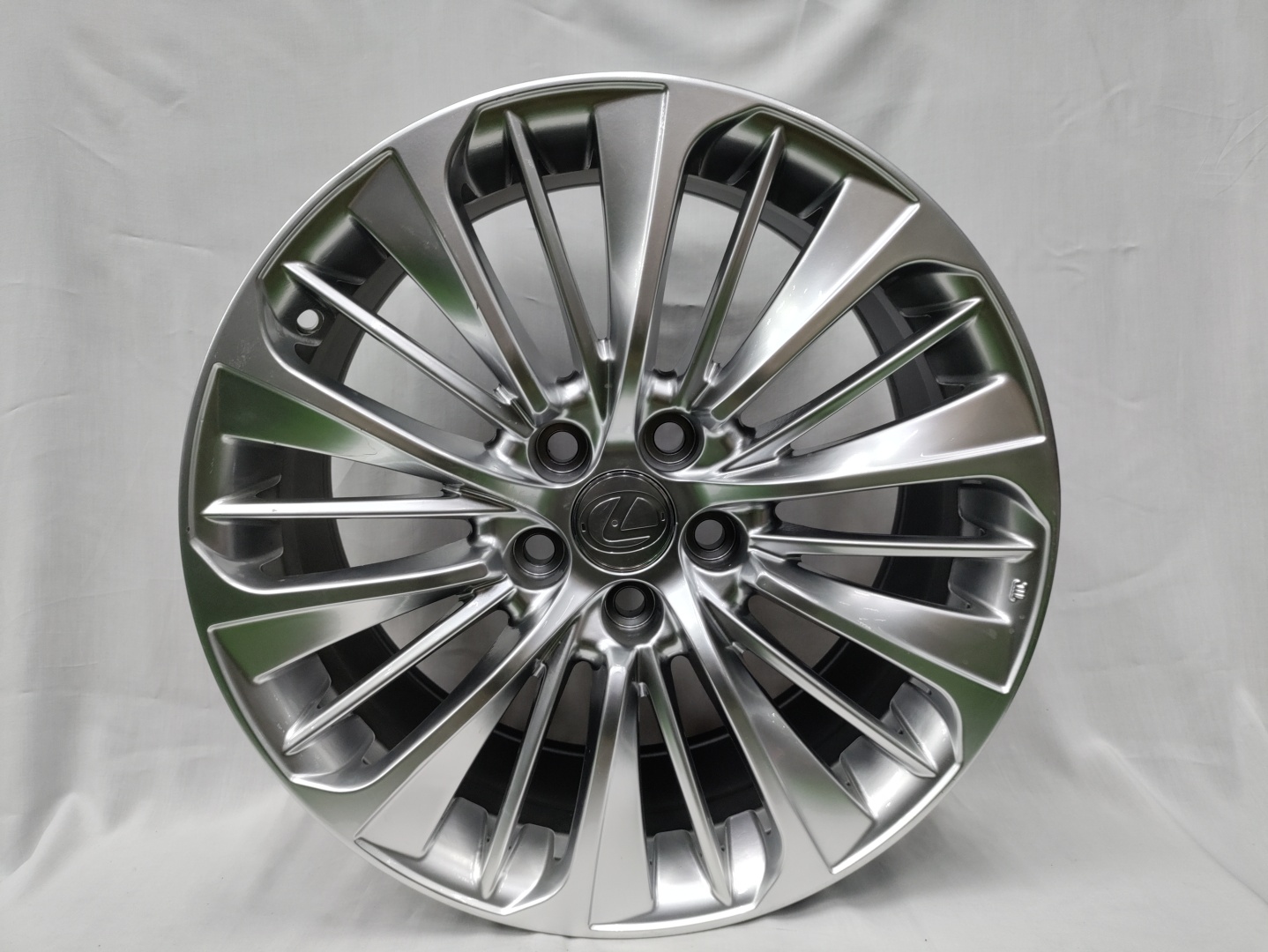 LKN Lkn364 8x18/5x114.3 D60.1 ET40 серебристый