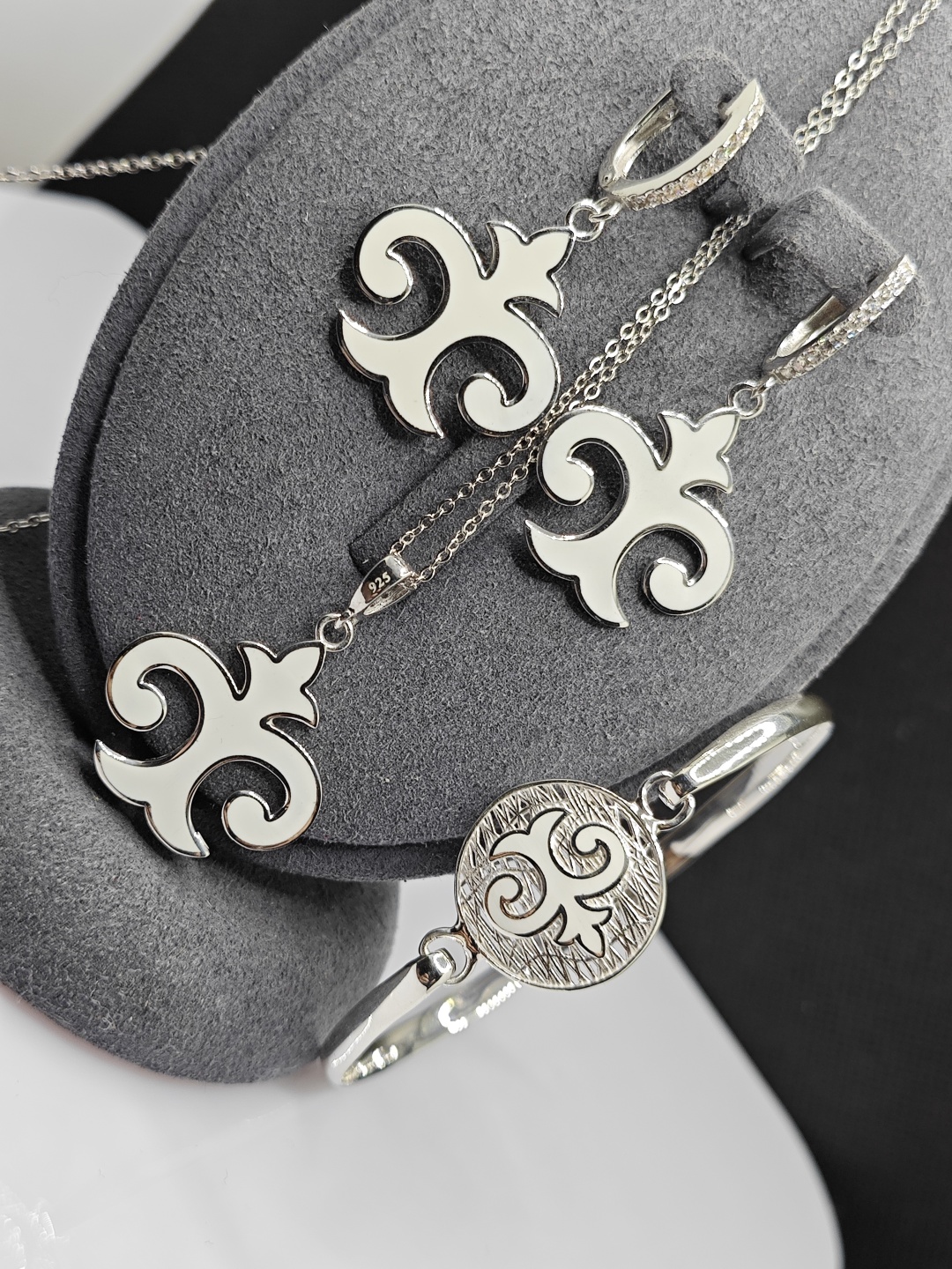 Balausa Jewelry E235(1) B313(1) вес 17.5 г серебро, эмаль, фианит