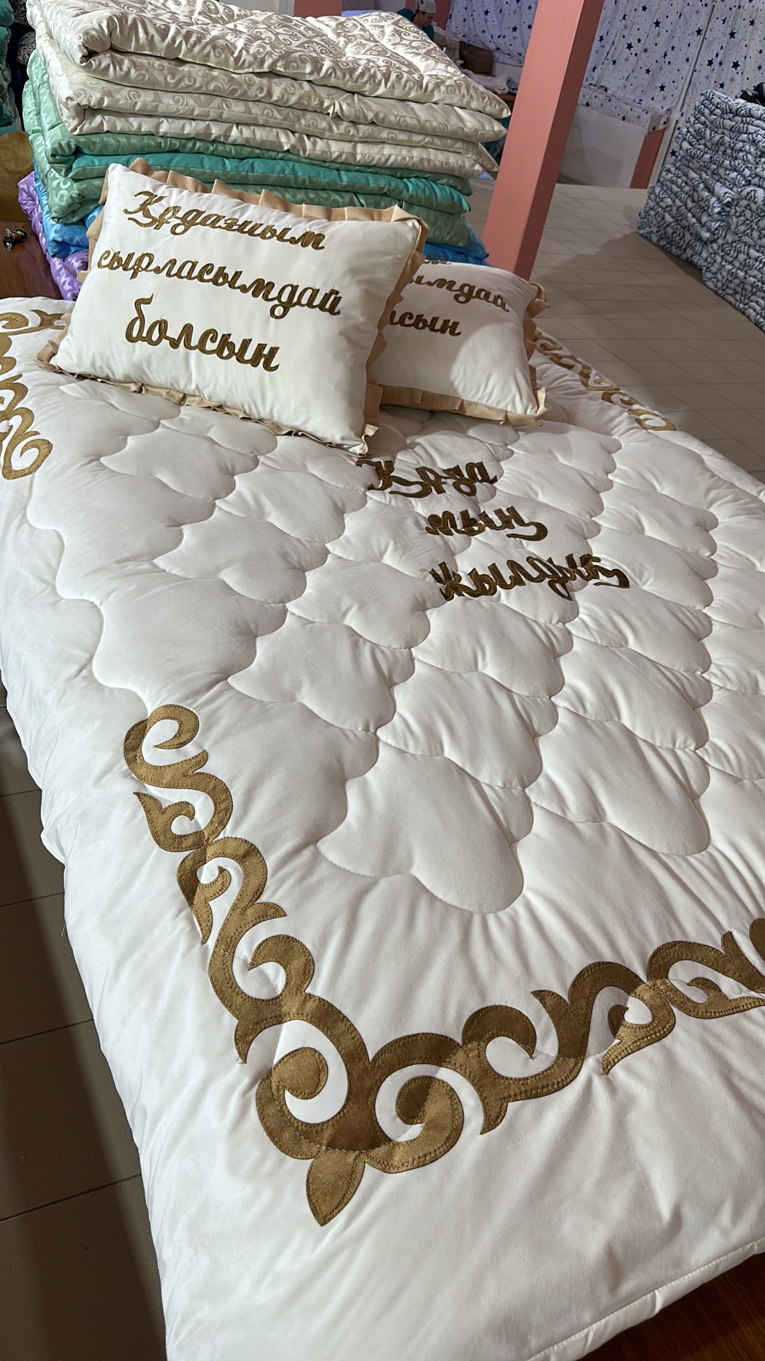 Комплект корпе с подушками 220x190 см, вата, синтепон, белый, золотистый
