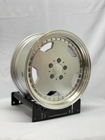 Mercedes-Benz Benz 8x17/5x112 d66.6 et25 серебристый 8x17/5x112 D66.6 ET25 4 диска серебристый