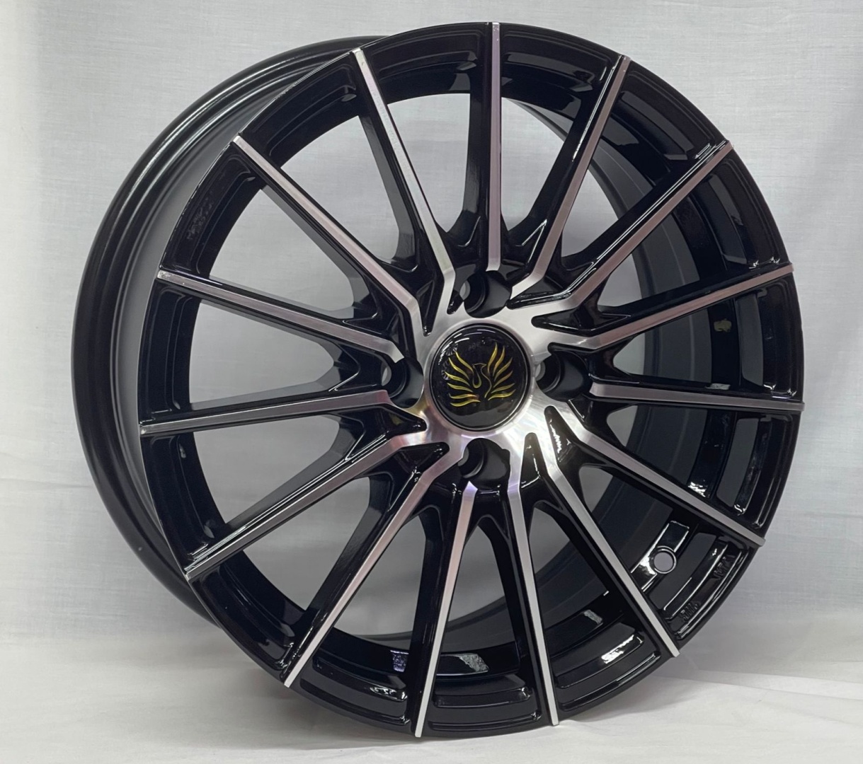 Bai Wheels 2818 6.5x15/4x100 D67 ET35 черный, серебристый