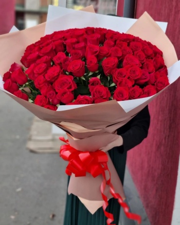 Bestflowers моно-букет в оформлении роза 101 шт 100 см