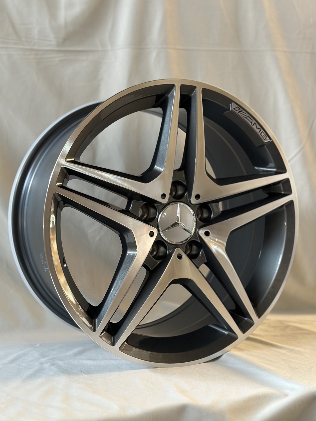 Mercedes-Benz Bk443 8x17/5x112 D66.6 ET35 4 диска серебристый, графит