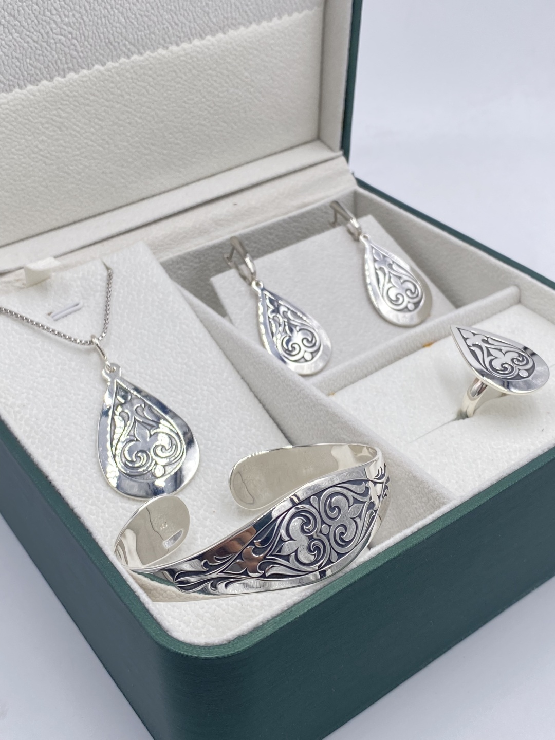 ADILZHAN GOLD khan01963 вес 54.43 г серебро, без вставок