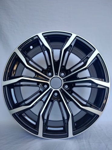 Replica 149 8x18/5x114.3 D67.1 ET35 4 диска черный, серебристый