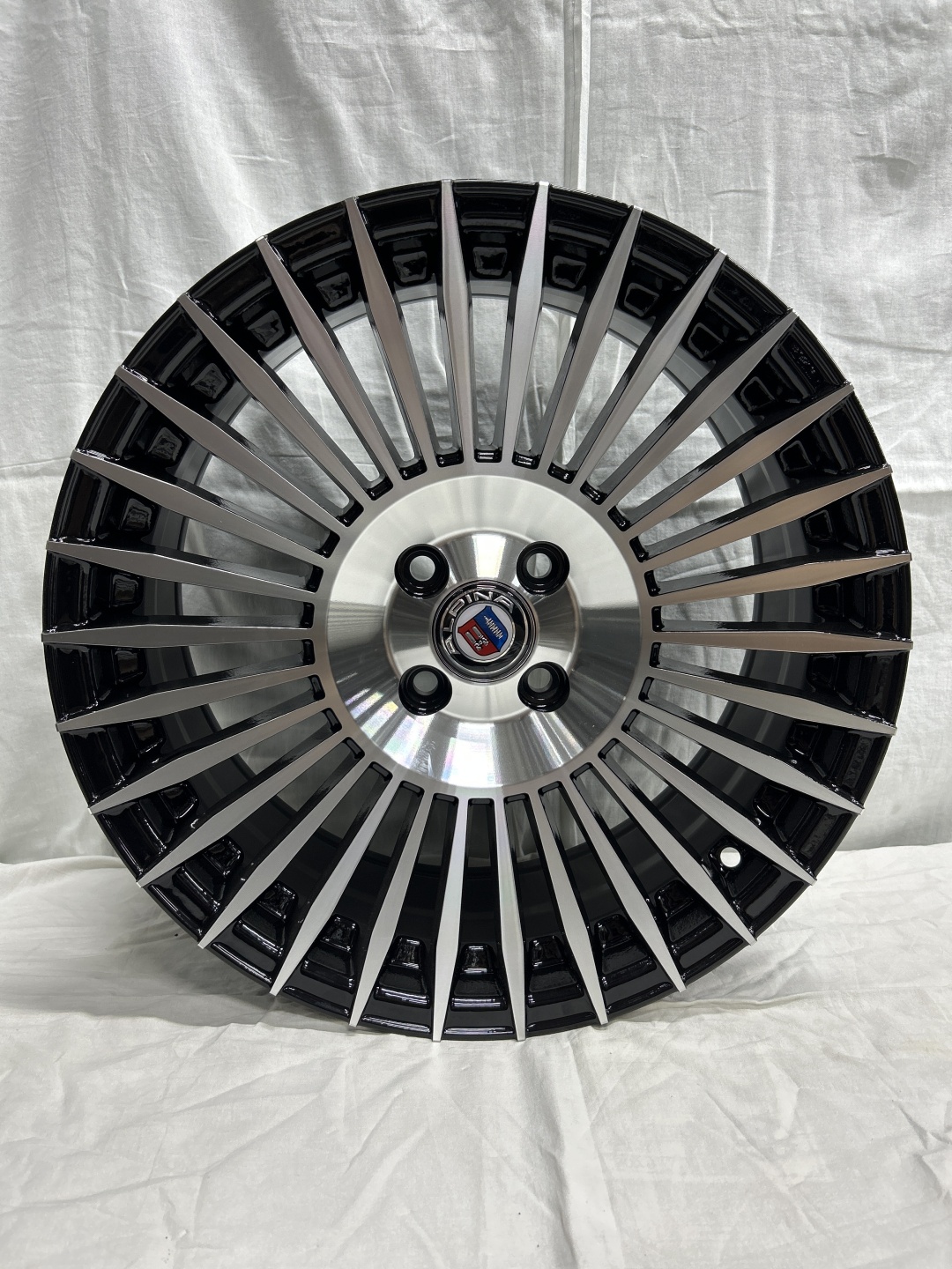 SSM 4078 7.5x17/4x100 D67.1 ET35 черный, серебристый