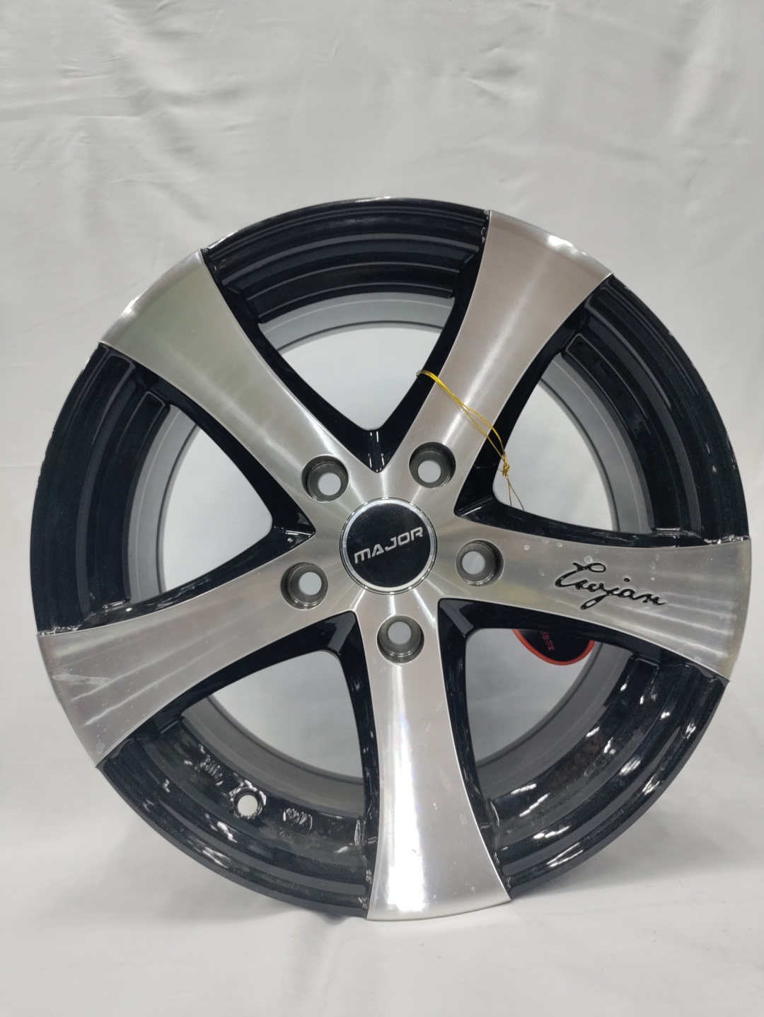 LKN 122 7x15/5x114.3 D67.1 ET30 серебристый, черный