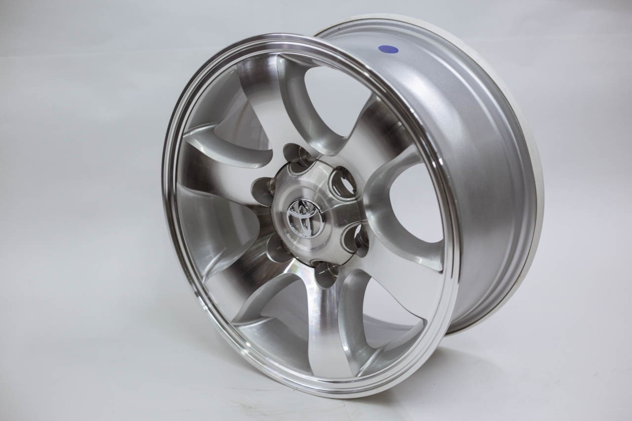 Toyota 31 7x16/6x139.7 D106.2 ET25 серебристый