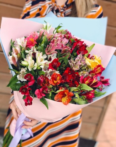Bestflowers моно-букет в оформлении альстремерия 19 шт 50 см