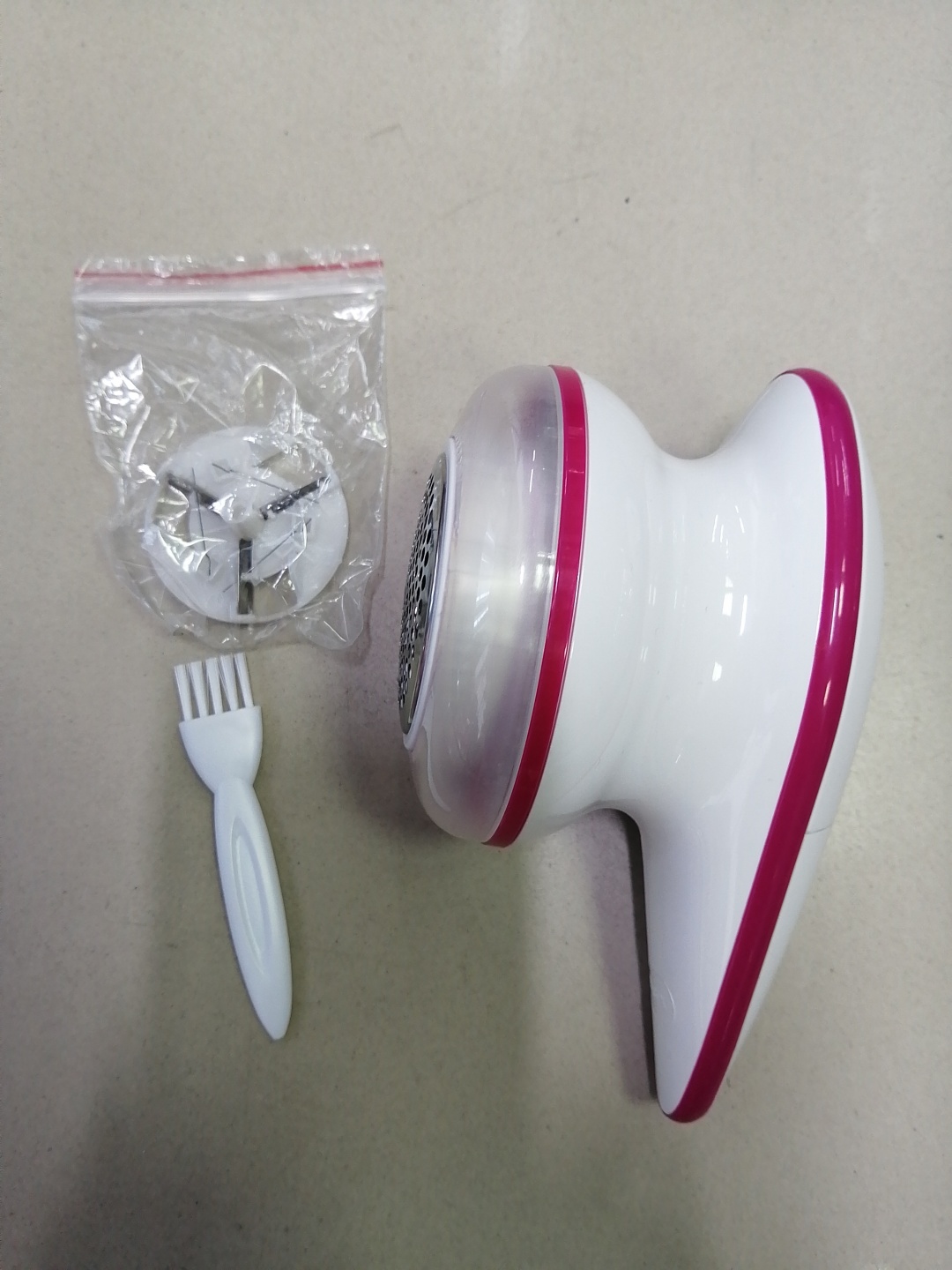 Машинка Lint Remover от батареек, кол-во насадок: 1