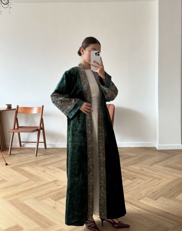 Национальный костюм зеленый