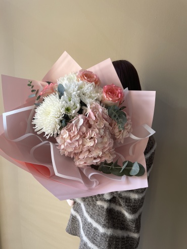 Obuket Flowers букет в оформлении гортензия, роза, хризантема 6 шт 35 см