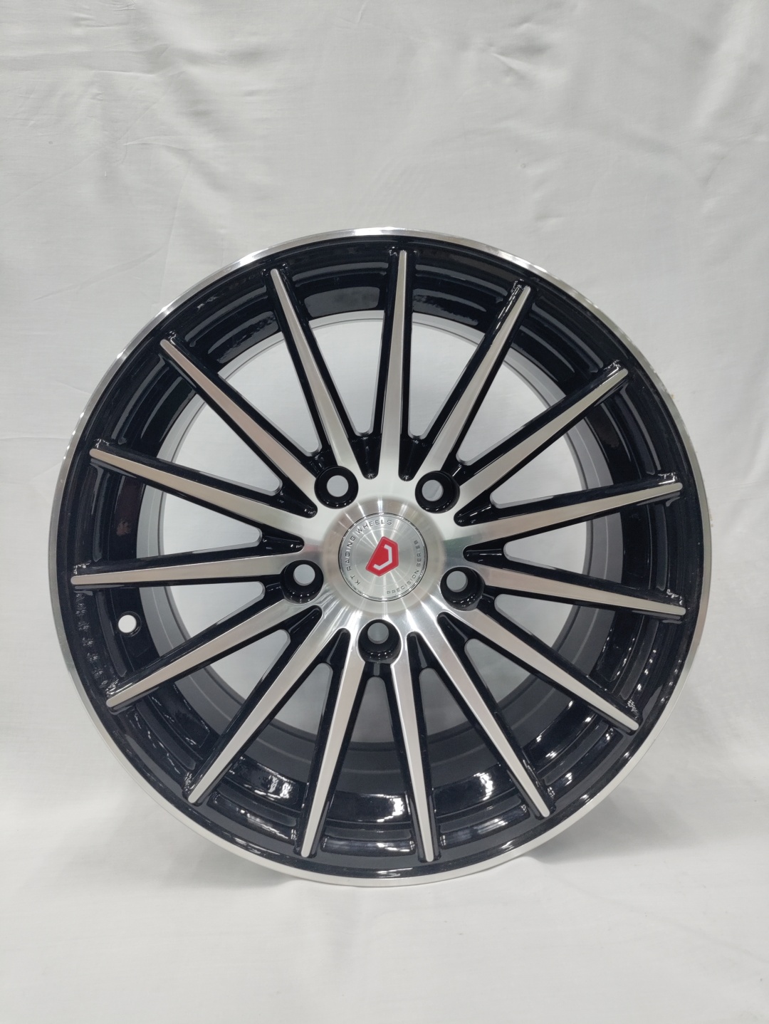 LKN 1211 7x15/5x114.3 D67.1 ET35 серебристый, черный