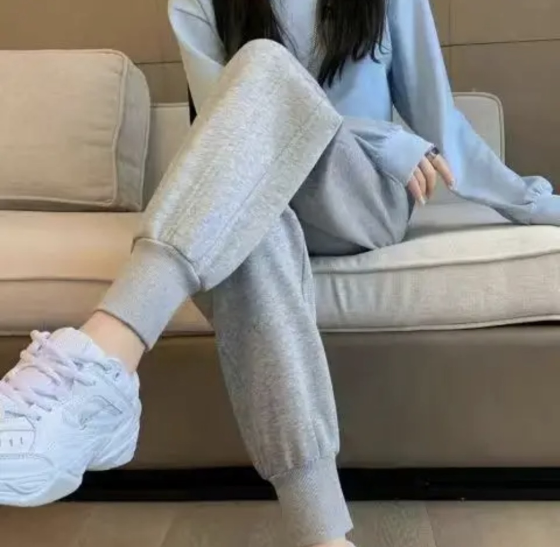 Спортивный костюм серебристый