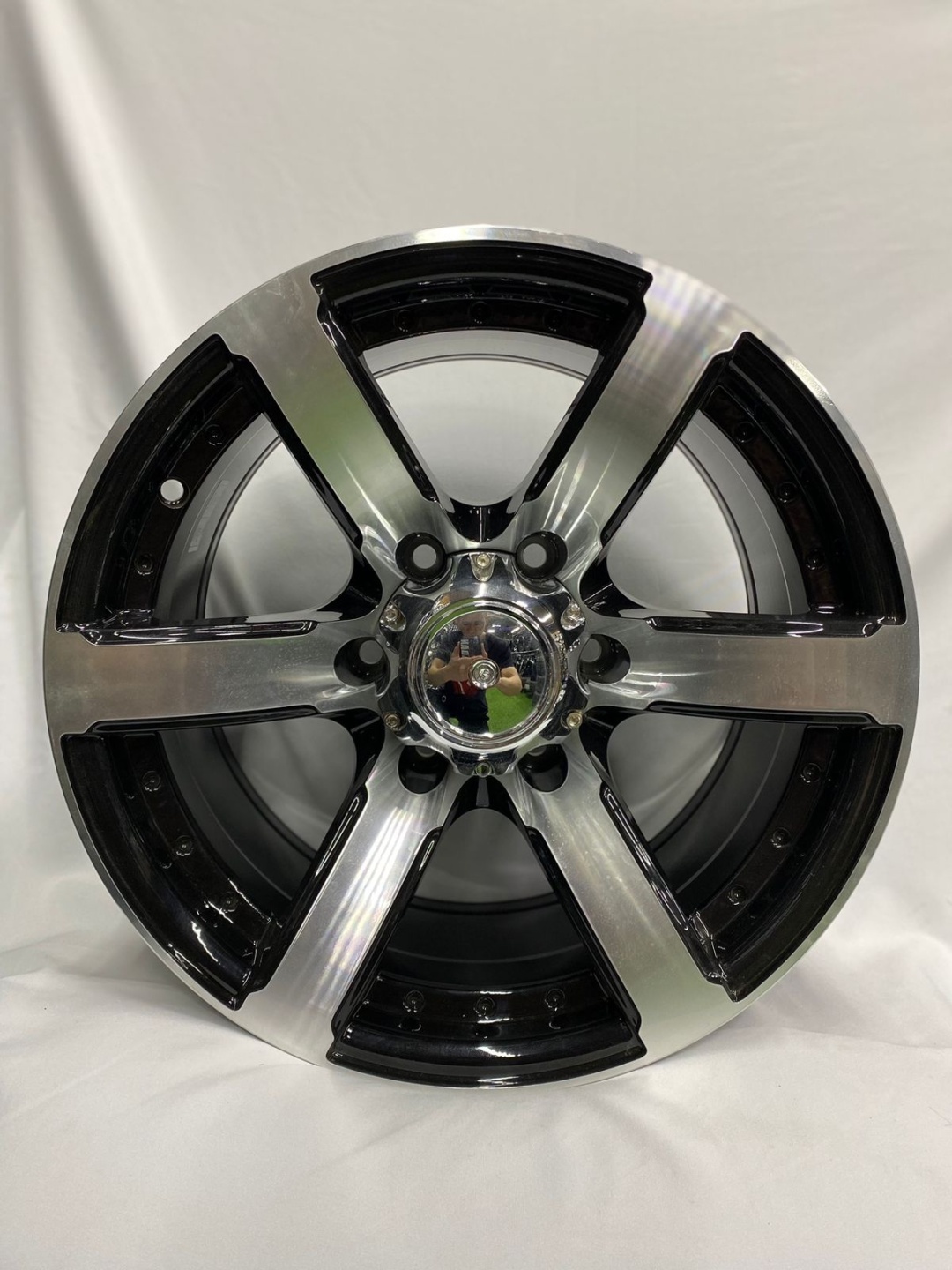 DNS CC330 8x16/6x139.7 D110 ET-20 черный, серебристый