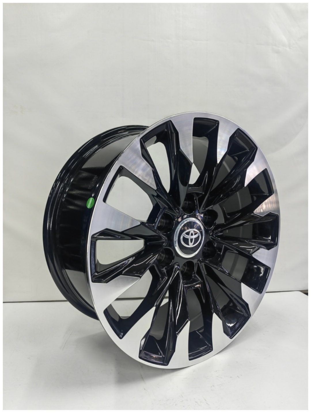SSM 7990 8x18/6x139.7 D106.1 ET25 черный, серебристый