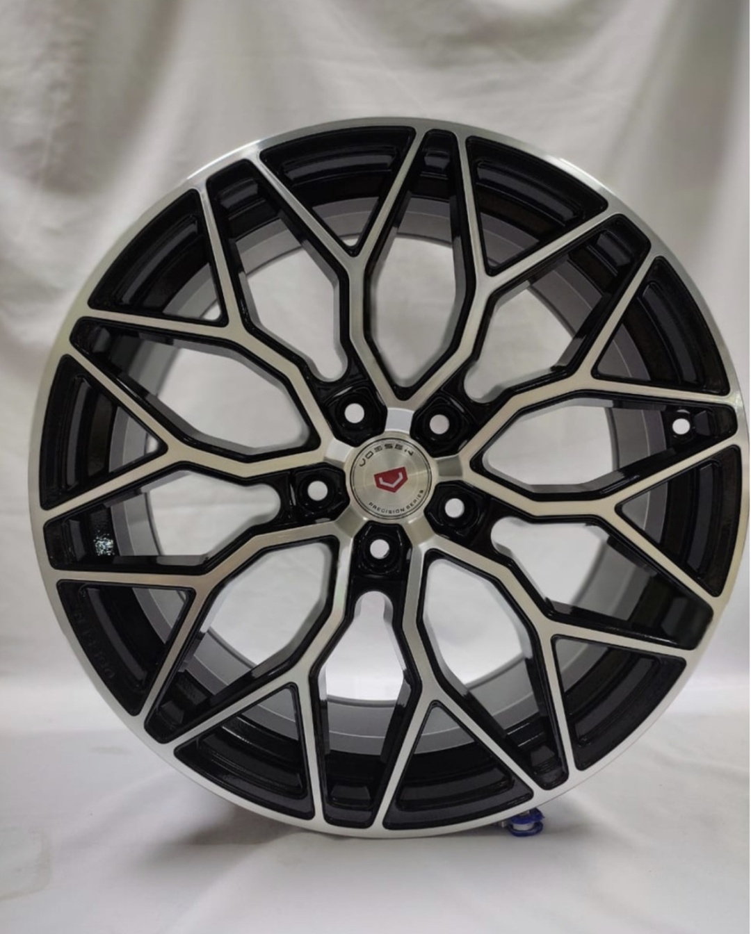 Vossen TAA283993 8x18/5x114.3 D67.1 ET35 черный, серебристый