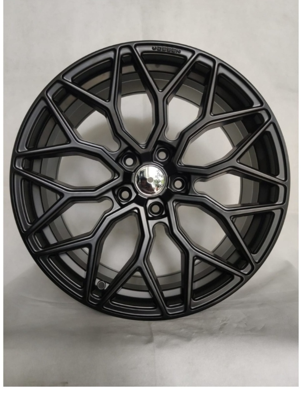 Vossen 465 8x18/5x114.3 D67.1 ET35 черный