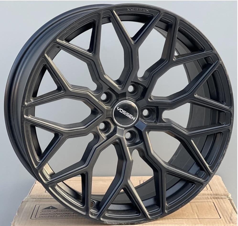 Vossen HF-2 8x18/5x112 D66.6 ET35 4 диска черный