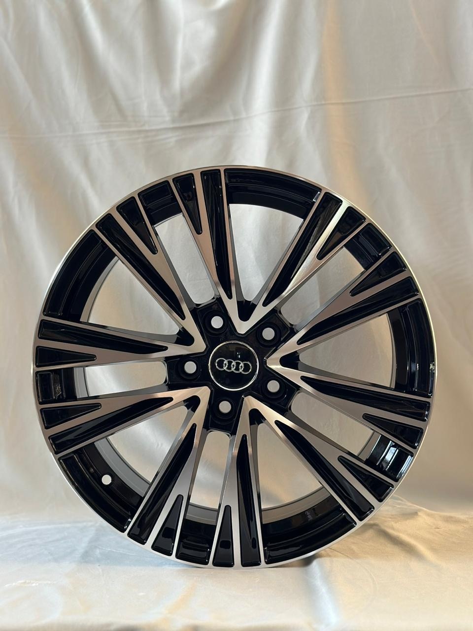 RNO Rno 045 7.5x17/5x112 D66.6 ET30 4 диска черный, серебристый