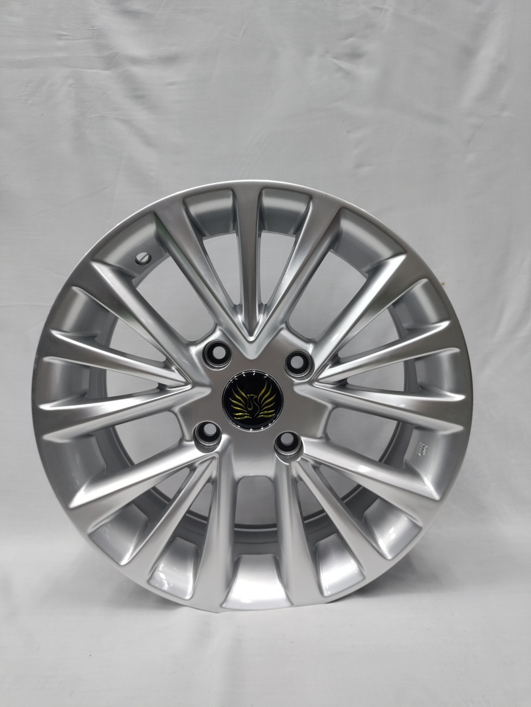 LKN 213 6x15/4x114.3 D67.1 ET35 серебристый