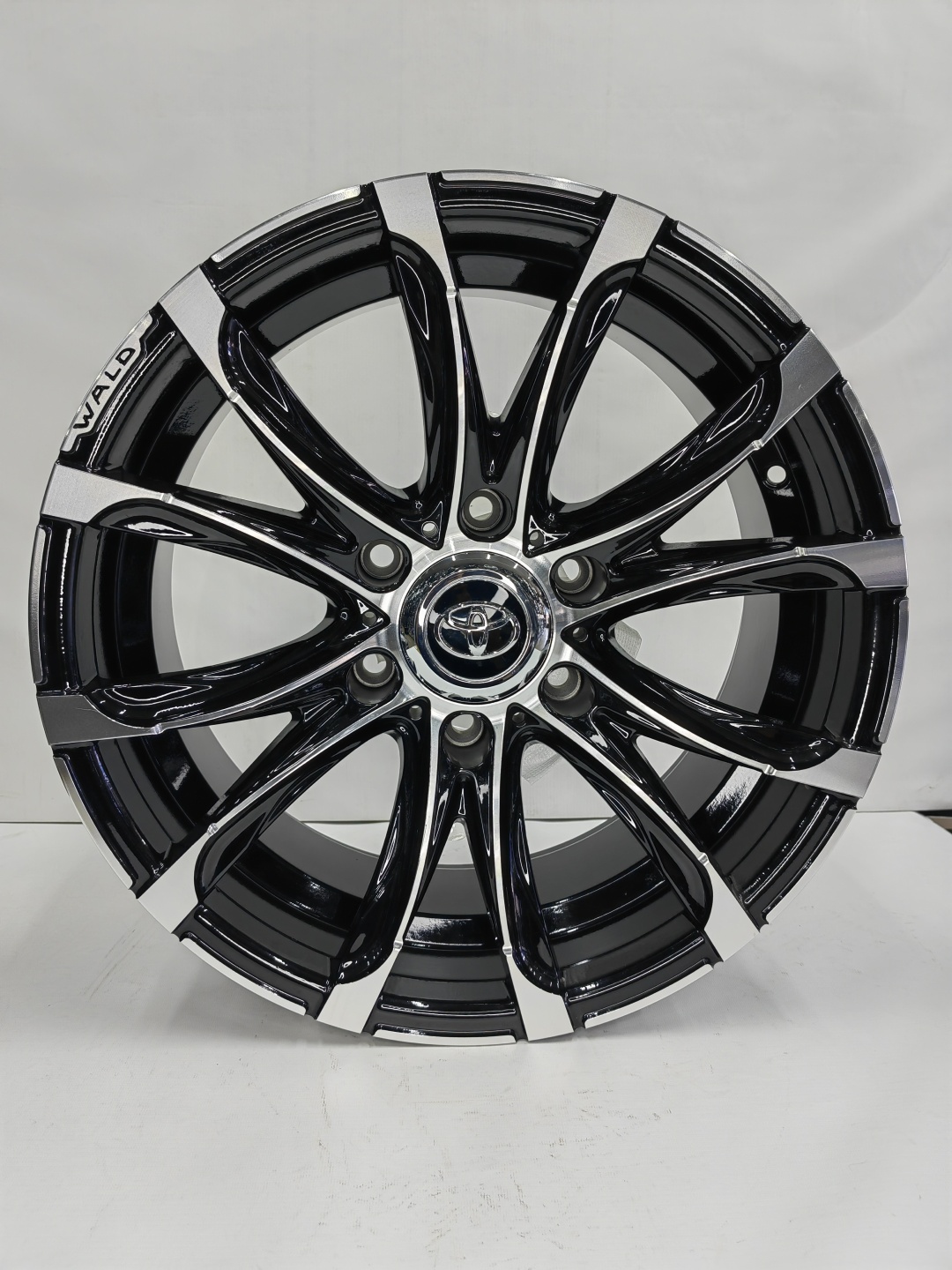RNO 509 8x18/6x139.7 D106.2 ET25 черный, серебристый