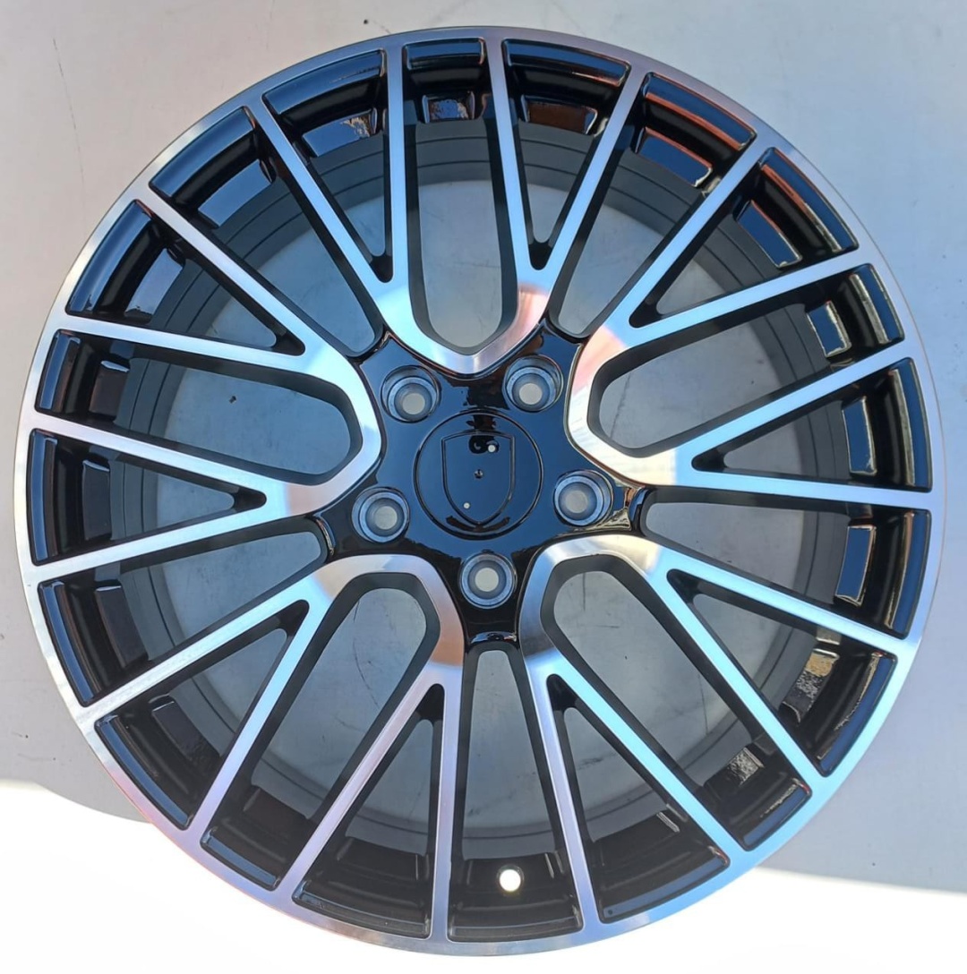 Porsche 5113 9x20/5x130 D71.5 ET50 черный, серебристый
