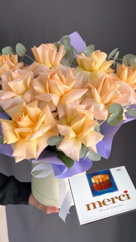 Gulim Flowers композиция со сладостями роза 9 шт 70 см