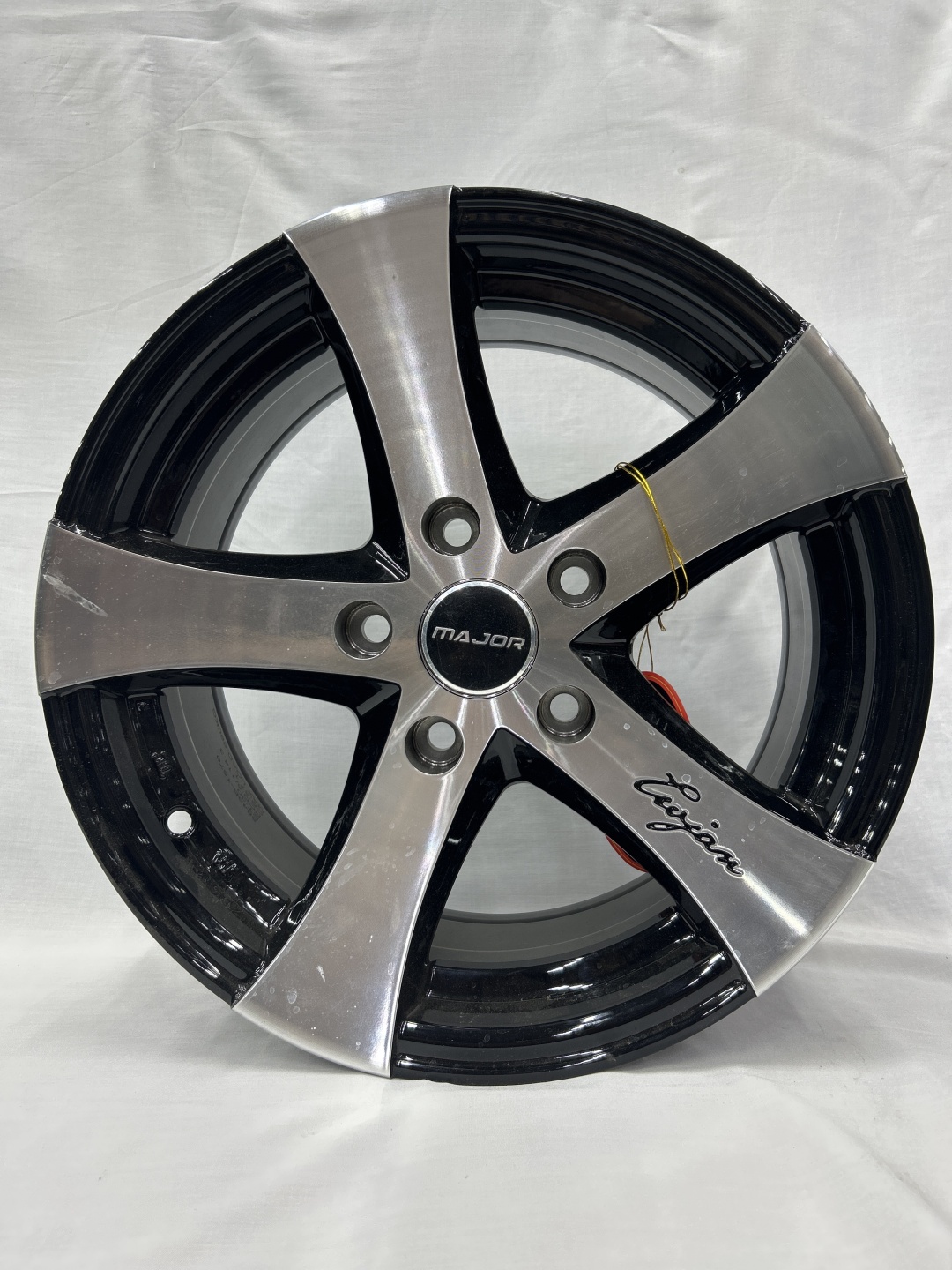 LKN 110 7x15/5x114.3 D67.1 ET30 черный, серебристый