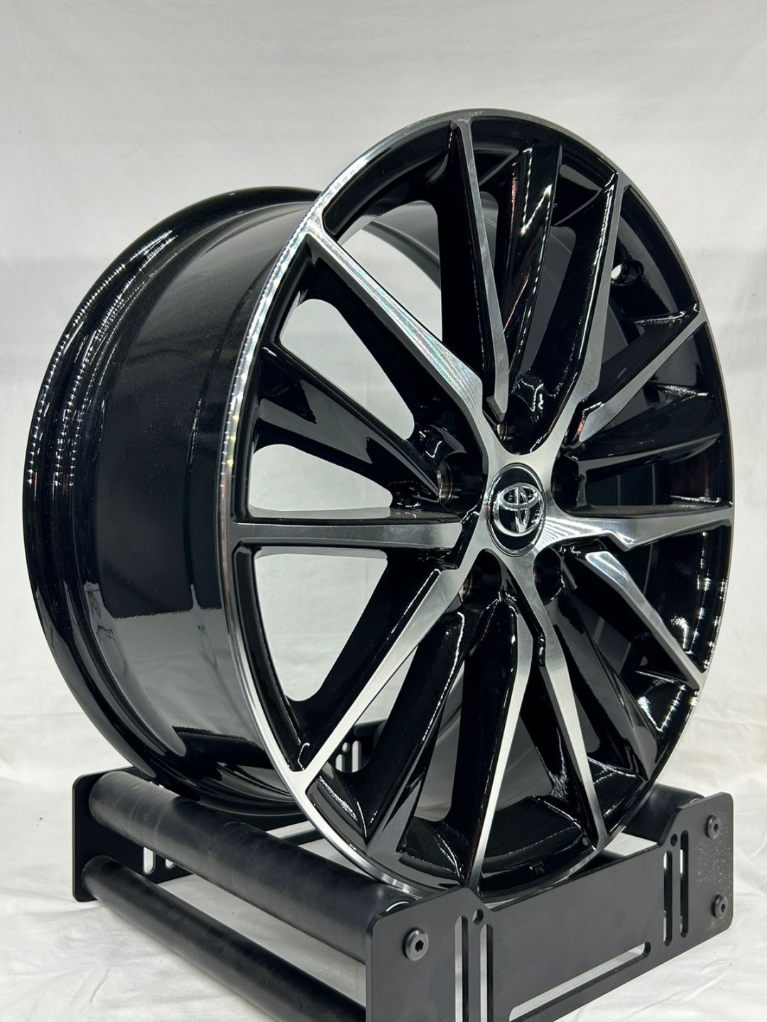 LKN 893 8x18/5x114.3 D60.1 ET50 4 диска черный, серебристый, графит