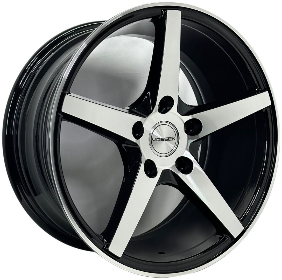 Vossen CV3 7x16/5x114.3 D73.1 ET38 4 диска черный, серебристый