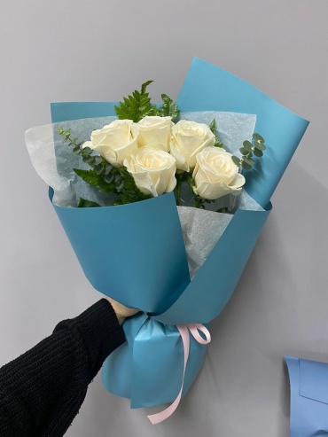 Floria.kz моно-букет с открыткой роза 5 шт 50 см