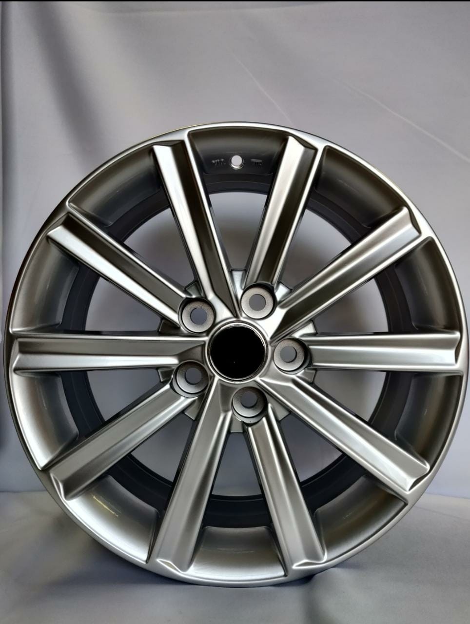 RS 744 6.5x16/5x114.3 D60.1 ET45 серебристый