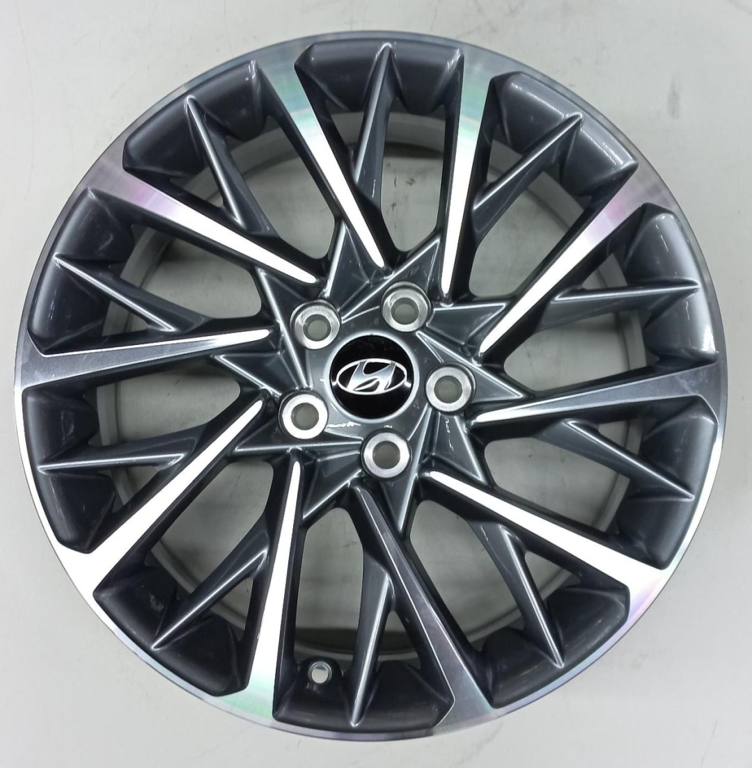 Hyundai 652 7.5x18/5x114.3 D67.1 ET45 серебристый, серый