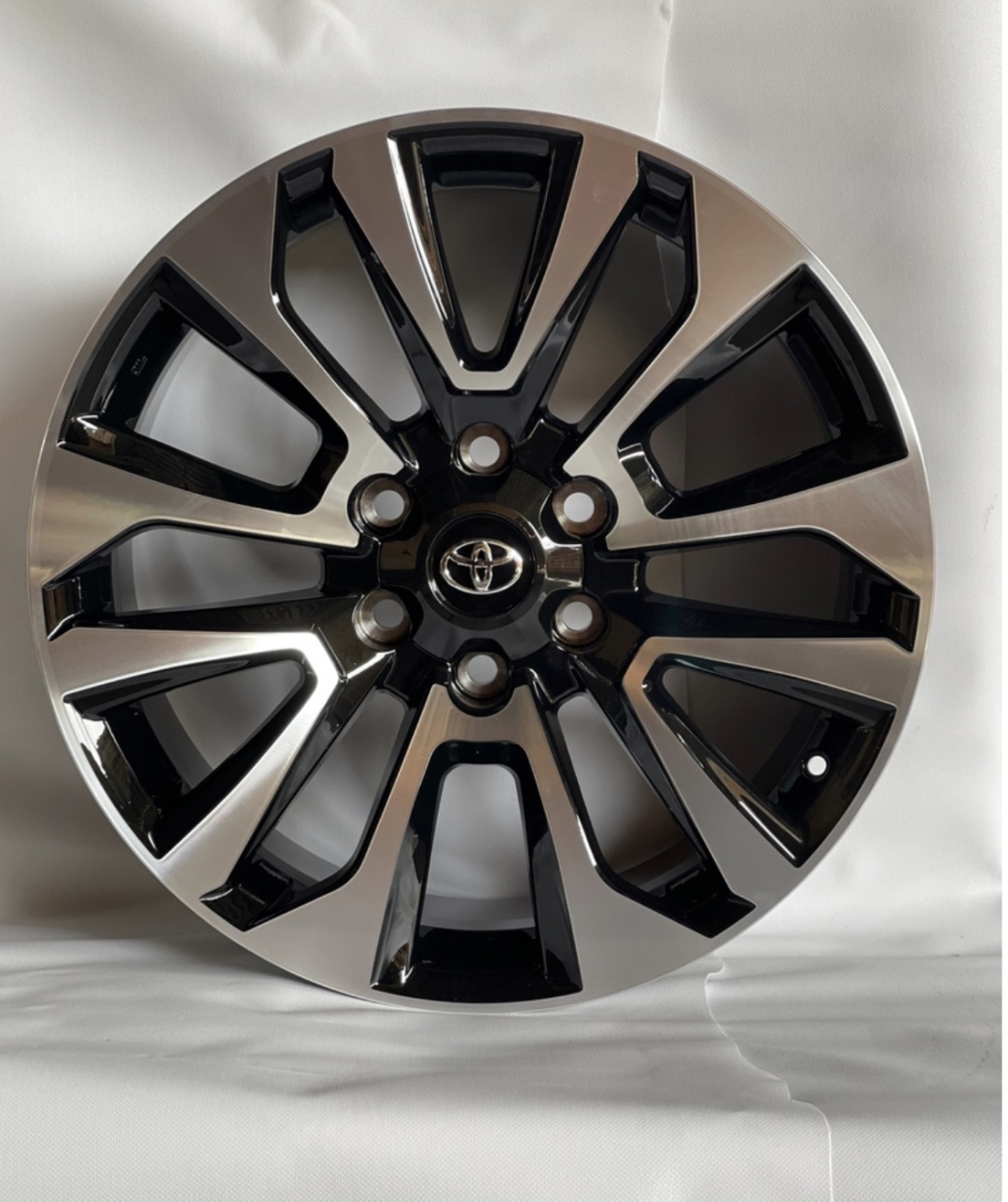ACQ Bk704 7.5x17/6x139.7 D106.1 ET25 черный, серебристый
