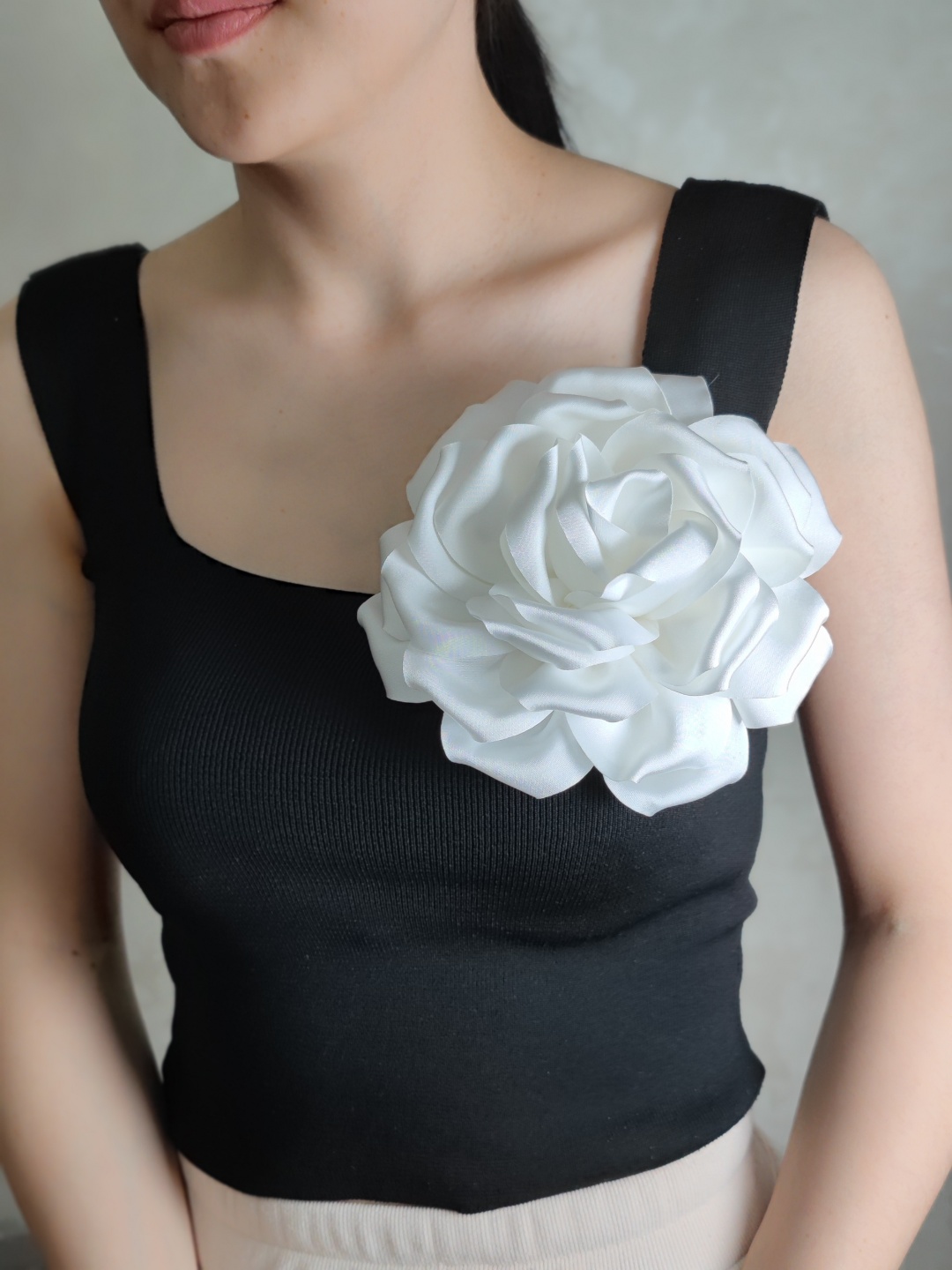 Брошь Dameli accessories Базовая коллекция искусственный шелк, без вставок