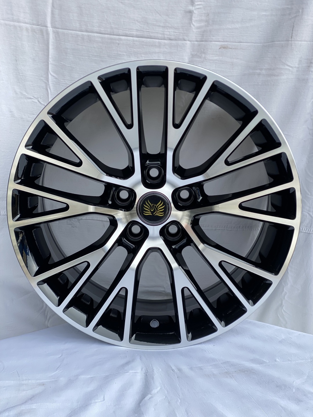 RNO YLD1111 8x19/5x108 D65.1 ET35 черный, серебристый