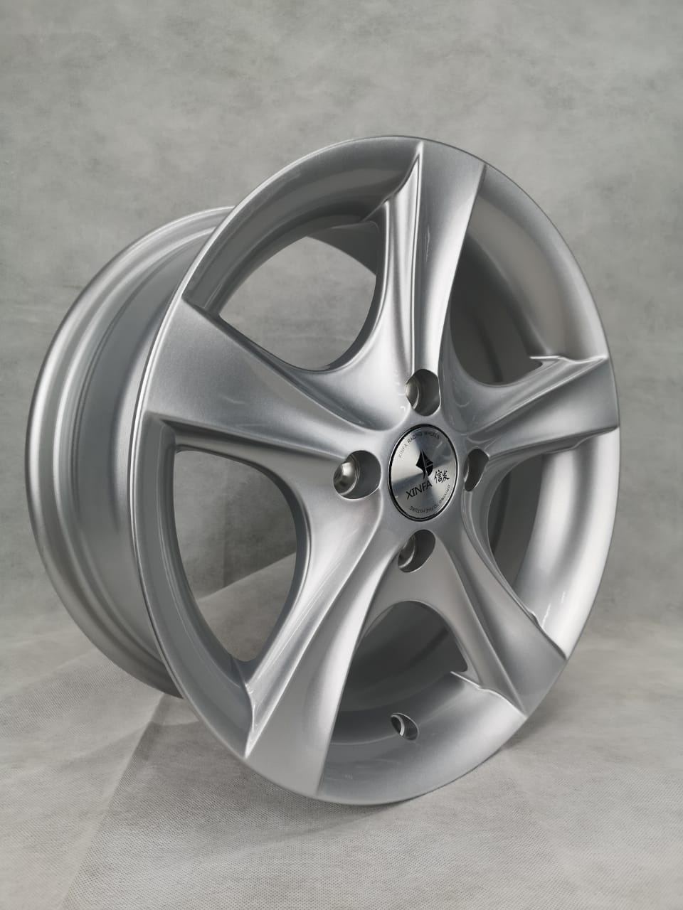 Xinfa 698 6x14/4x100 D73.1 ET35 серебристый