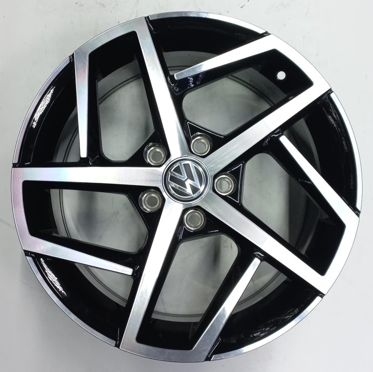 Volkswagen 5717 7.5x17/5x112 D57.1 ET45 черный, серебристый