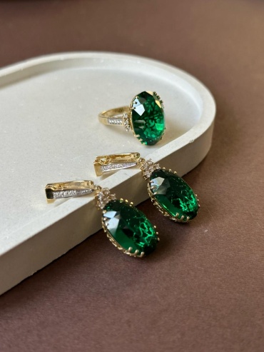 DIAMANT NOIR Армения вес 18.7 г золото, бриллиант, турмалин