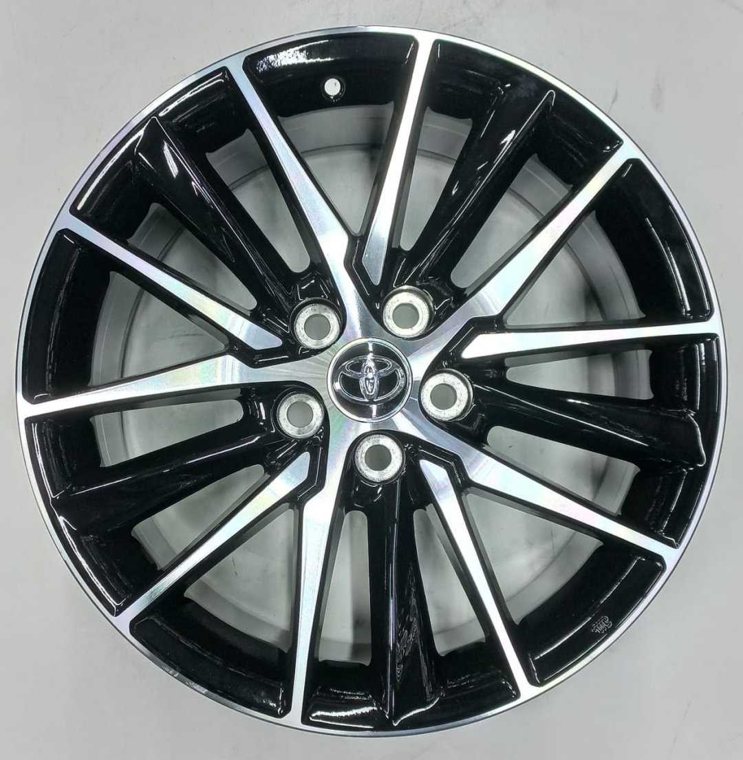 Toyota 893 8x18/5x114.3 D60.1 ET50 черный, серебристый